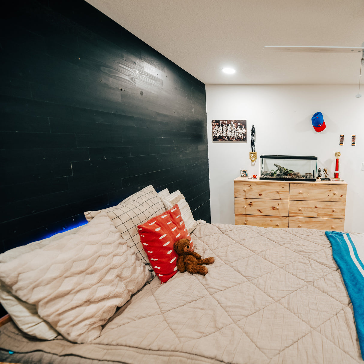 peel and stick wood wall black